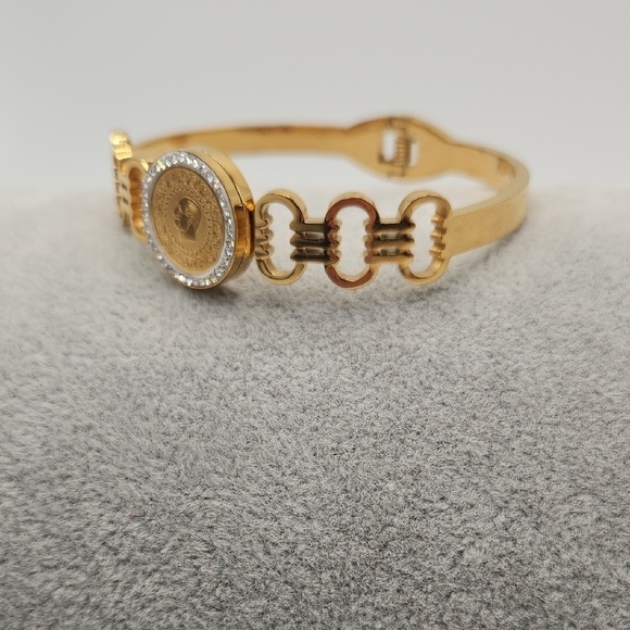 Elegant 18k Gold Plated Bangle Bracelet with Coin Design, Zircon Inlay - Picture 4 of 7